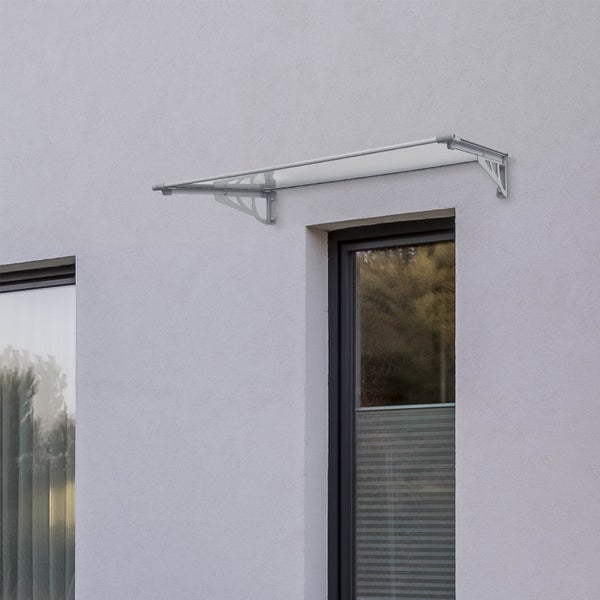 Vordach montiert über einem Fenster an einer Hauswand
