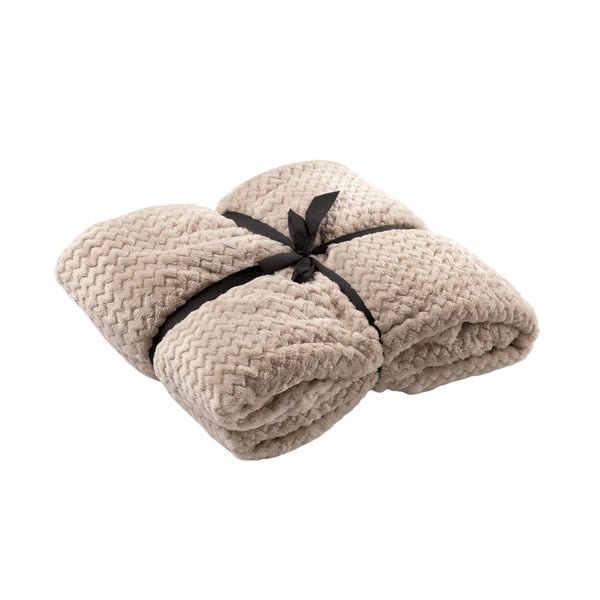 Zusammengefaltete Kuscheldecke mit Band