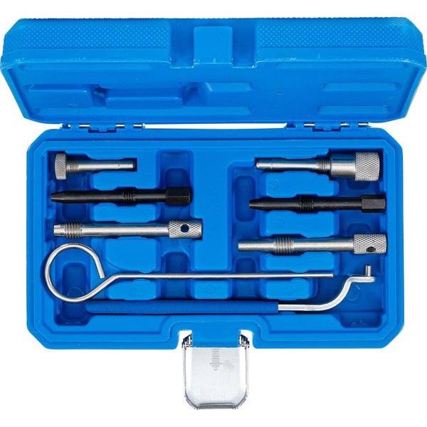 Werkzeugsatz zur Motorreparatur in blauem Koffer