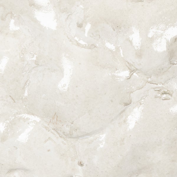 Nahaufnahme einer keramischen Fliese mit marmorähnlicher Oberfläche