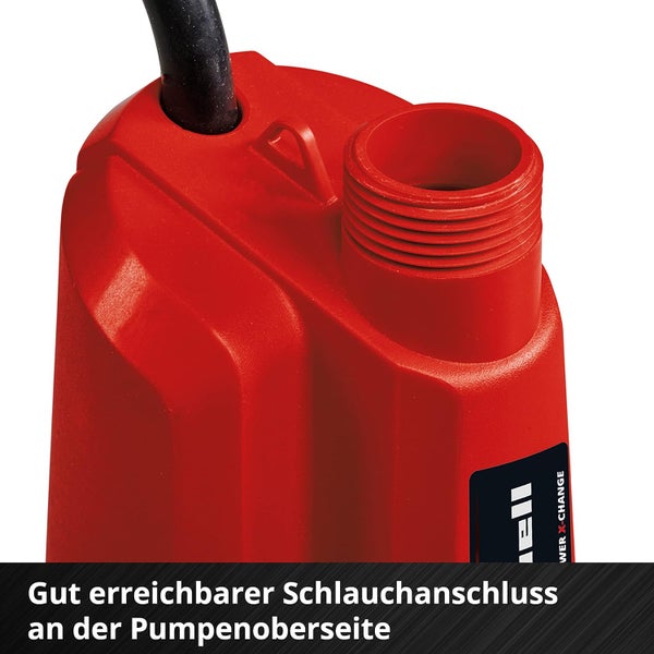 Schlauchanschluss mit Außengewinde an der Oberseite einer roten Pumpe.