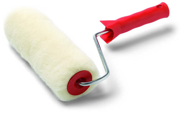 Farbwalze mit rotem Griff