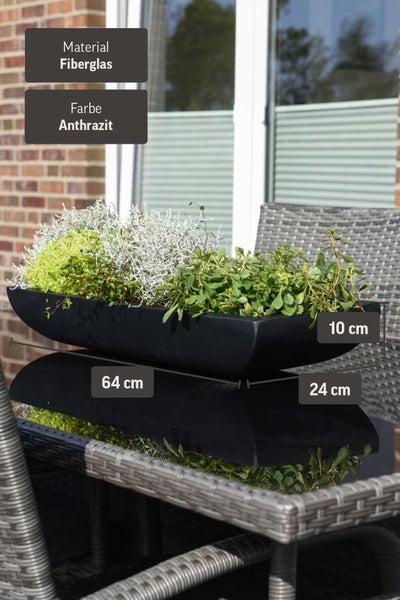 Pflanzschale aus Fiberglas in Anthrazit, Maße 64 mal 24 mal 10 Zentimeter, bepflanzt auf einem Gartentisch.
