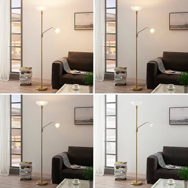 Stehlampe mit Leselampe in einer Wohnzimmerszene