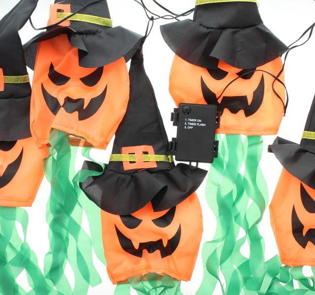 Halloween-Lichterkette mit Kürbis und Hexenhut Motiven