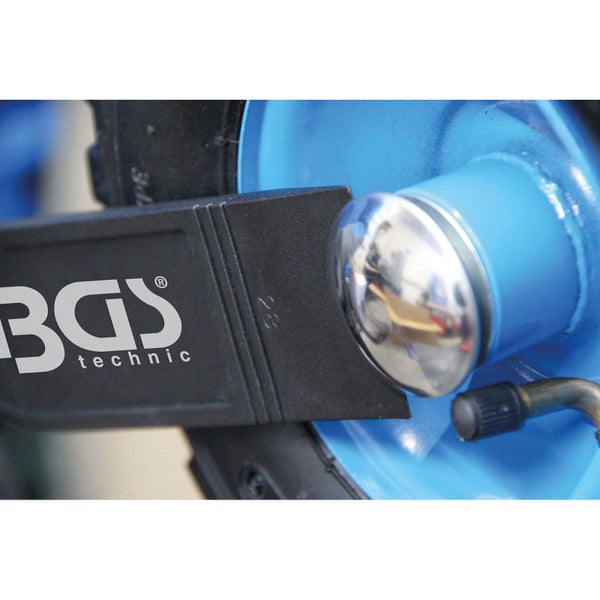 BGS technic Logo auf Werkstattausrüstung