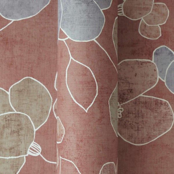 Tapete mit floralem Motiv und abstrakten Blumenformen, hochwertiges Vliesmaterial für die Wandgestaltung.