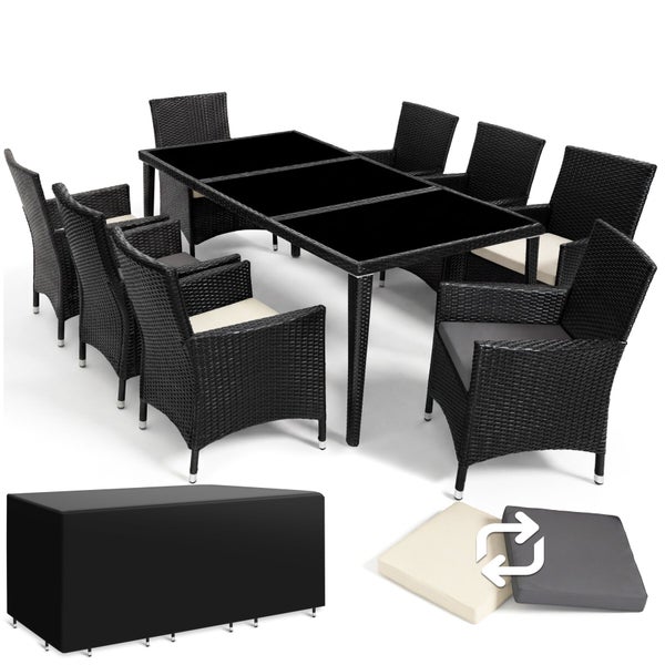 Gartenmöbel-Set mit Tisch mit schwarzer Glasplatte, acht Polyrattan-Stühlen, Wende-Sitzkissen in Beige und Grau sowie einer Schutzhülle.