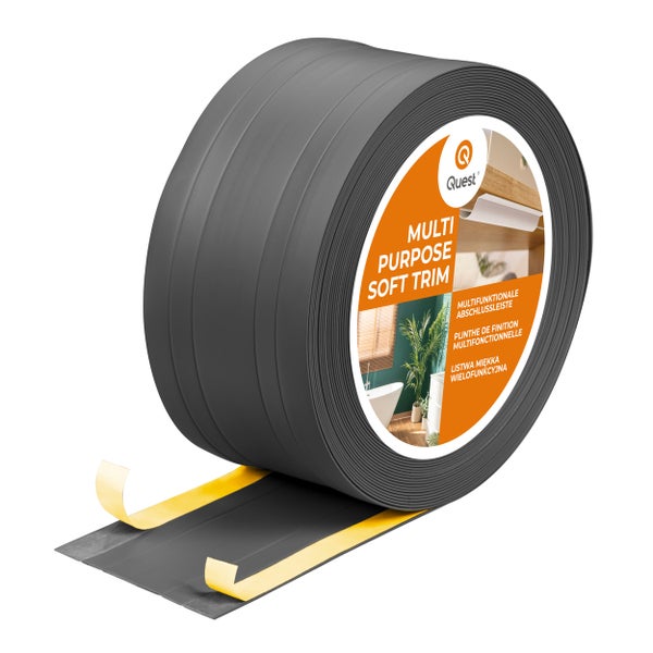 Rolle mit selbstklebender, flexibler Multifunktionsabschlussleiste von Quest zur Wandgestaltung.