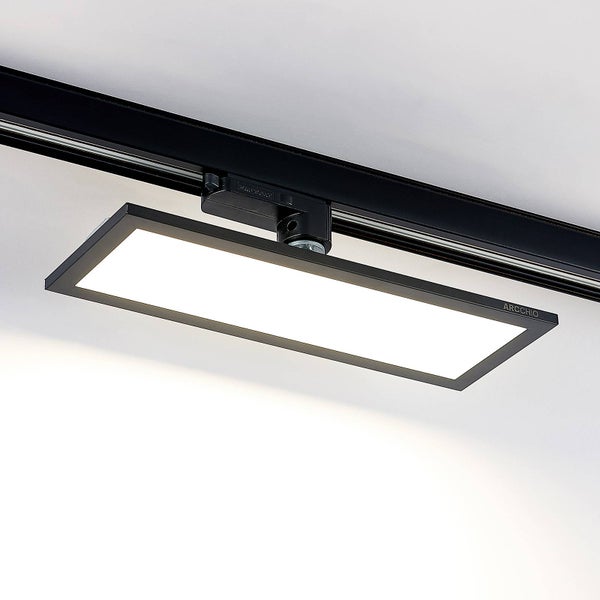 Arcchio LED-Schienenpanel, rechteckig, schwarzer Rahmen, montiert an einem Schienensystem.