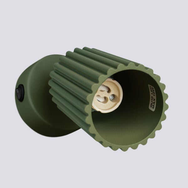 Grüne Wandleuchte mit GU10 Fassung für maximal 10 Watt LED Leuchtmittel.