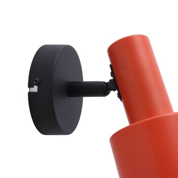 Wandleuchte mit verstellbarem Spot