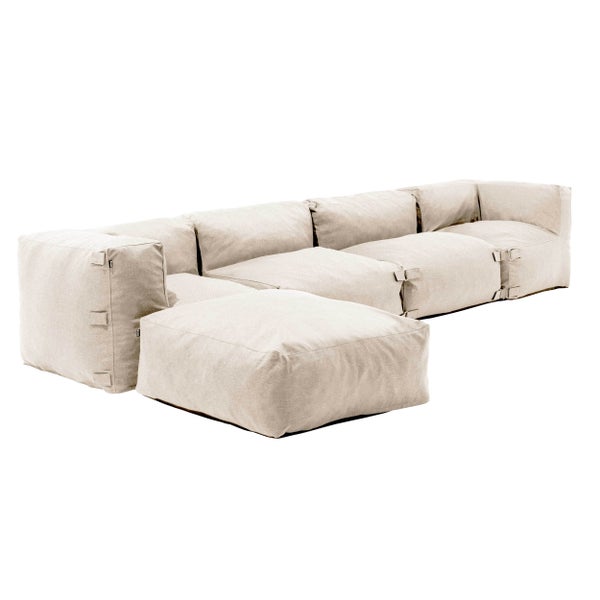 Beiges modulares Lounge-Sofa aus strukturiertem Stoff mit gepolsterten Elementen und seitlichen Schnallen.