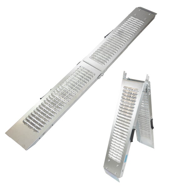 Zusammenklappbare Rollstuhlrampe aus Aluminium in zwei verschiedenen Positionen.