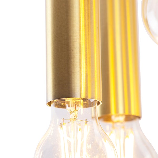 Nahaufnahme einer Glühbirne mit goldener Fassung