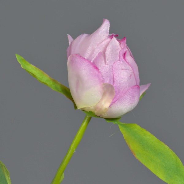 Künstliche Pfingstrosenknospe in Rosa mit grünen Blättern und Stiel.