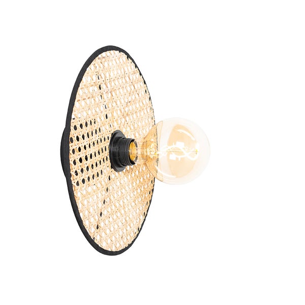 Wandleuchte mit Rattan-Schirm und Glühbirne