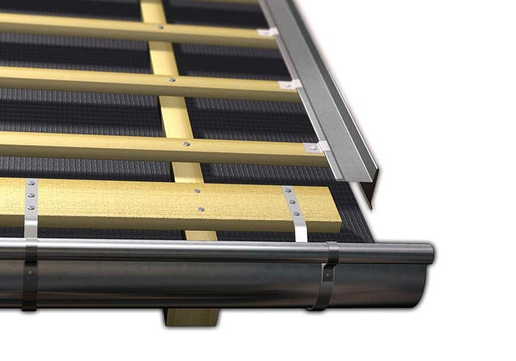 Dachaufbau mit Dachrinne, Rinnenhalter, Traufblech, Holzlatten und Unterspannbahn.