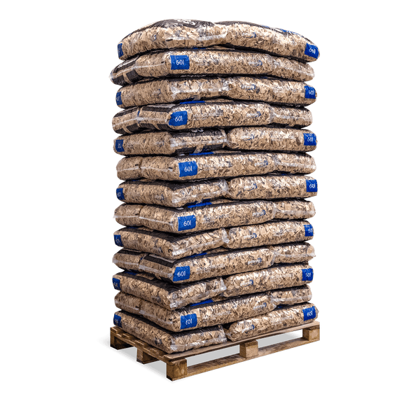 Palette mit 60-Liter-Säcken Holzhackschnitzel für den Garten und als Bodenabdeckung.