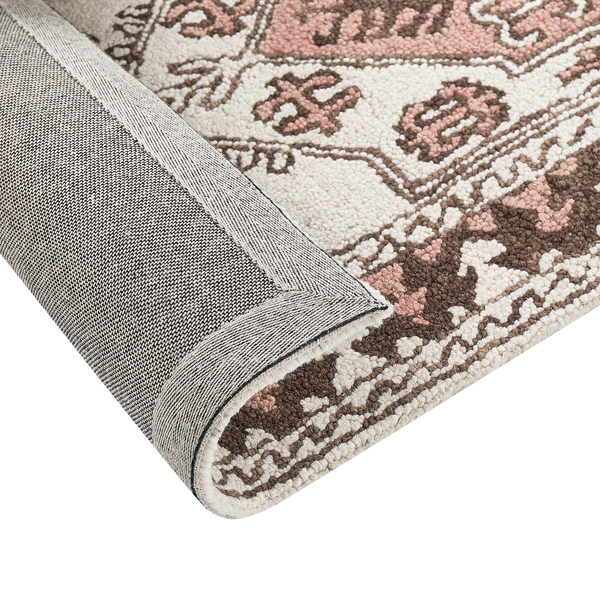 Teppich mit Ornament-Muster, Detailaufnahme von Flor und gewebtem Rücken.