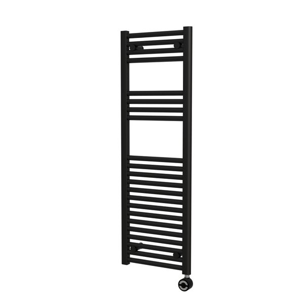 Schwarzer Handtuchheizkörper mit horizontalen Heizrohren