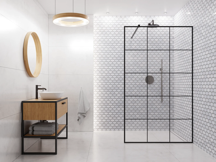 Modernes Badezimmer mit Waschtisch aus Holz, rundem Spiegel und begehbarer Dusche mit schwarzer Glaswand in Sprossenoptik und Fliesen mit Schuppenmuster