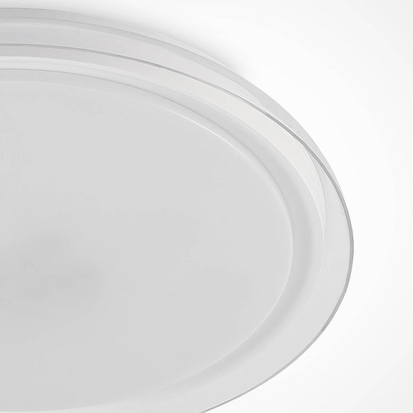 Detailansicht einer runden flachen LED Deckenleuchte mit transparentem Kunststoffrand.