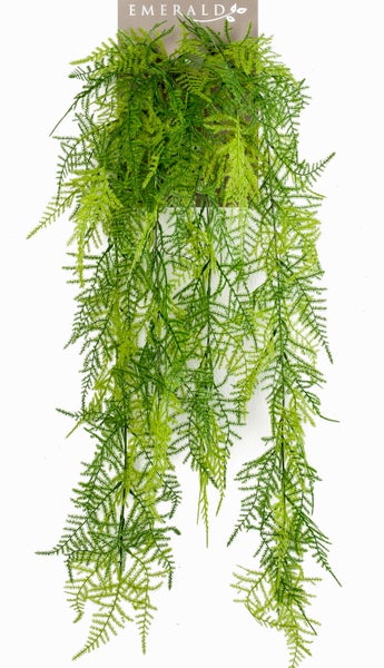 Künstlicher Farn Hängepflanze mit dichten grünen gefiederten Blättern.