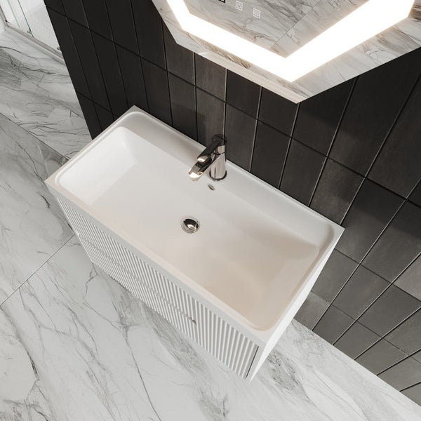 Möbelset für das Badezimmer in weiß geriffelt und Led Lichtspiegel | Cortina