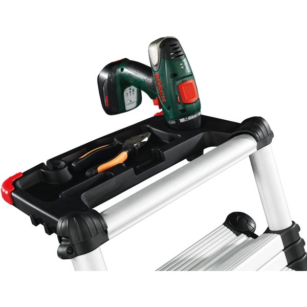 Leiter mit Ablageschale, Akkuschrauber und Zange