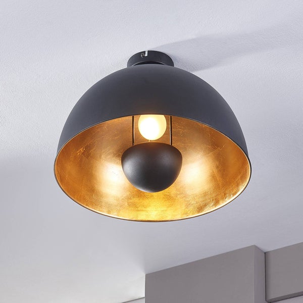 Deckenleuchte mit halbkugelförmigem Schirm und Innenraum in Blattgoldoptik