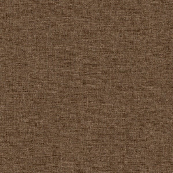 Nahaufnahme eines Raumes mit brauner Stofftapete und braunem Ledersofa