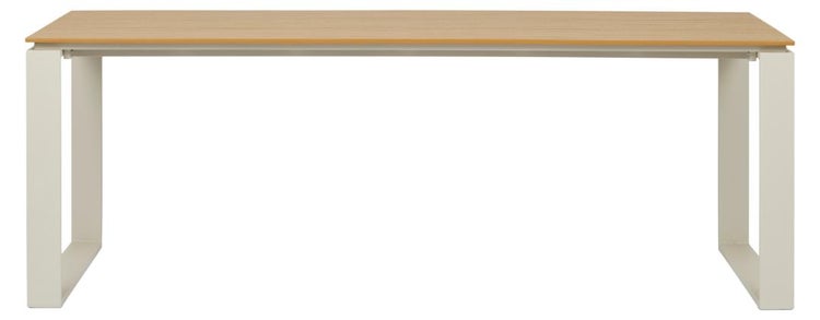 Rechteckiger Gartentisch mit Holzplatte und U-förmigen Metallbeinen.