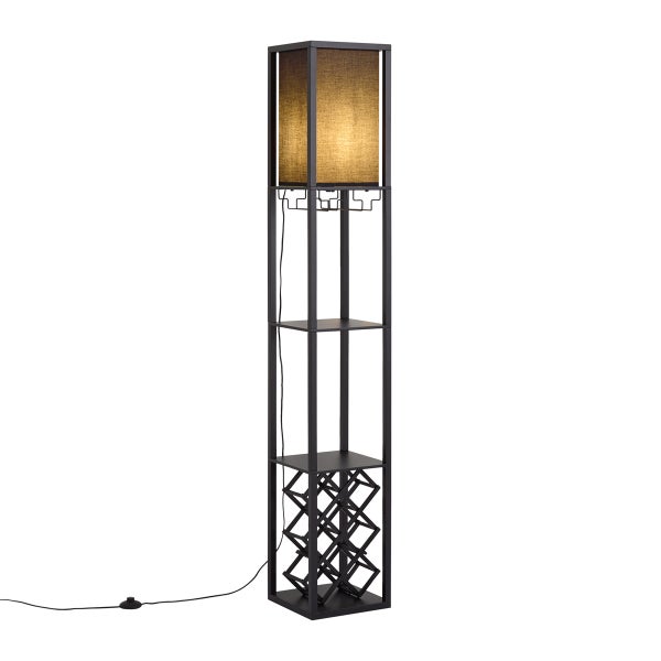 Stehleuchte mit integriertem Regal, Gläserhalter und Weinregal im unteren Bereich, schwarzes Metallgestell, Stoffschirm mit warmem Licht.