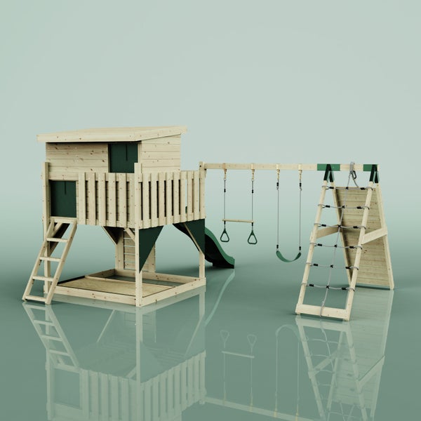 Spielturm aus Holz mit Spielhaus, Rutsche, Sandkasten, Doppelschaukel und Kletterwand mit Seilnetz.