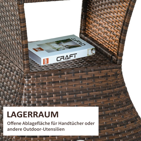 Dekorative Holzhäuser mit LED-Beleuchtung und kleinen Tannenbäumen als festliche Dekoration