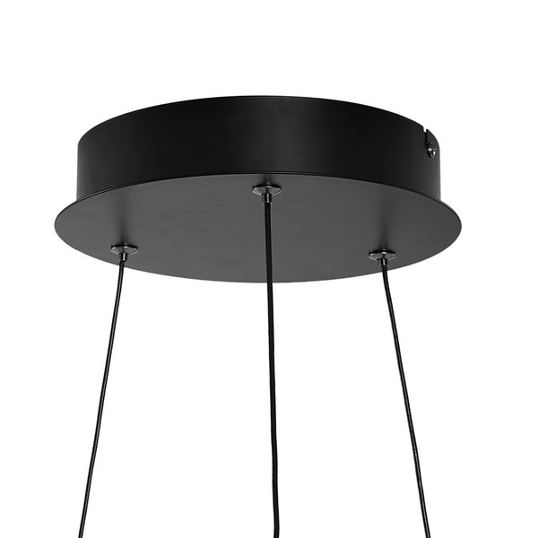 Detailaufnahme der Deckenbefestigung einer Pendelleuchte