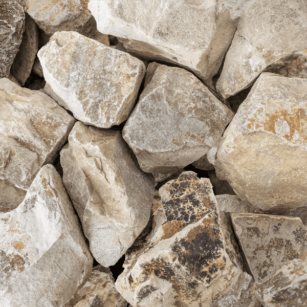 Nahaufnahme von Bruchsteinen für den Gartenbau