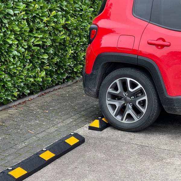 UvV WHEEL Radstopper Parkplatzabgrenzung 100% Gummi / 550 mm / schwarz-gelb
