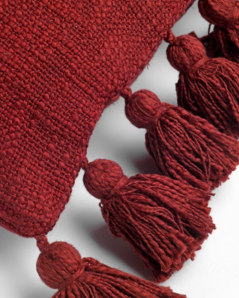 Dekokissen aus Textil mit Quasten