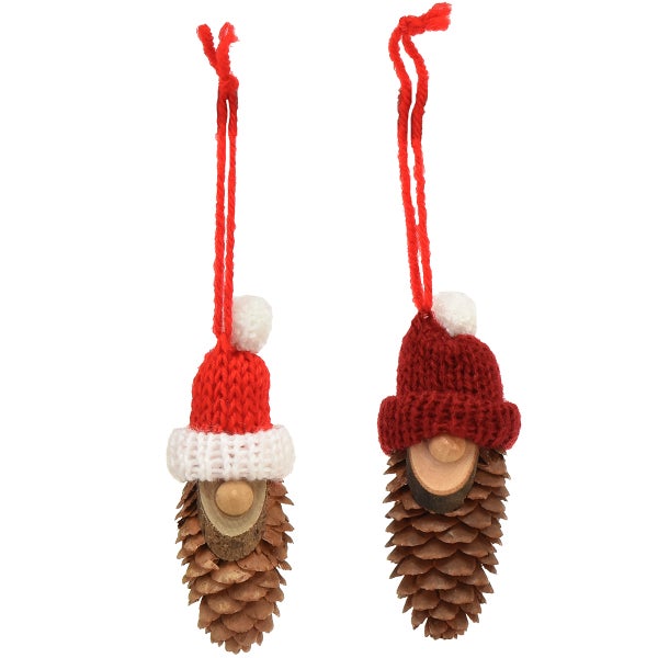 Zwei Zapfenfiguren mit Strickmützen als Weihnachtsschmuck
