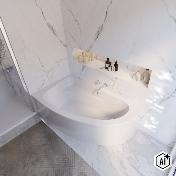 Modernes Badezimmer mit Eckbadewanne vor einer Wand mit Marmoroptik und integrierter Nische für Badeutensilien und Dekoration.