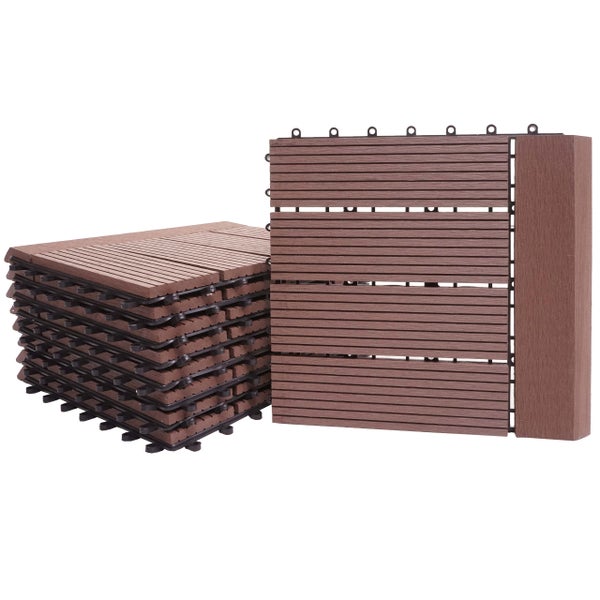 Stapel braune Terrassenfliesen aus Holz-Kunststoff-Verbundwerkstoff mit Klicksystem und geriffelter Oberfläche.