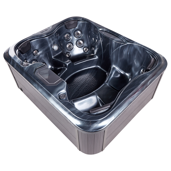 Quadratischer Whirlpool mit grau marmoriertem Innenbecken, Außenverkleidung in Holzoptik, Massagedüsen und Kopfstützen.