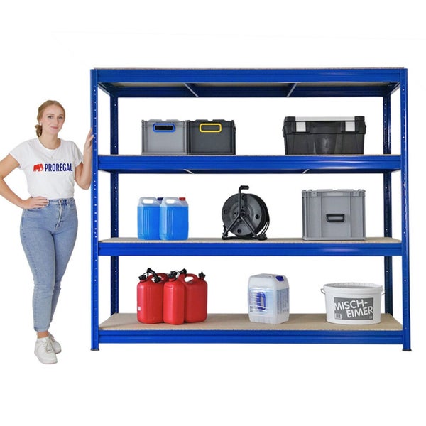Blaues Regal mit Lagerbehältern, Kanistern und einer Person