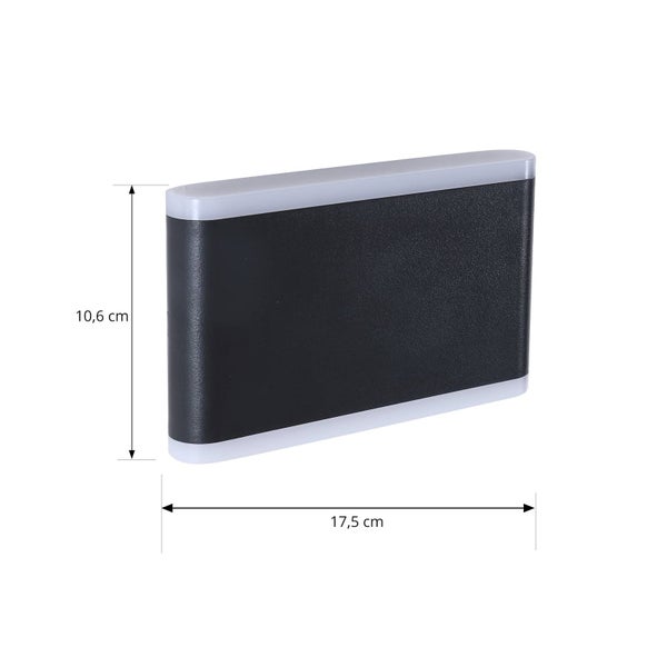 Schwarze rechteckige Außenwandleuchte mit Maßangaben: Höhe 10,6 Zentimeter und Breite 17,5 Zentimeter.