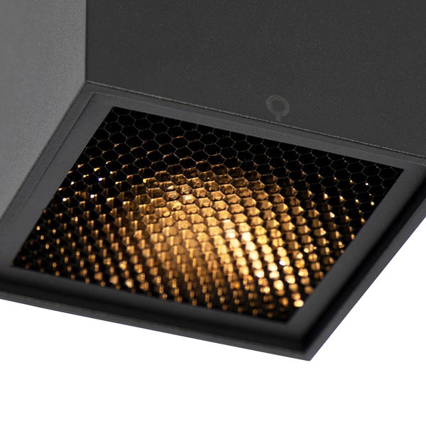 Quadratische Deckenleuchte mit Wabengitter