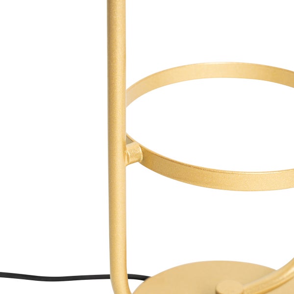 Detailaufnahme einer goldenen Stehlampe