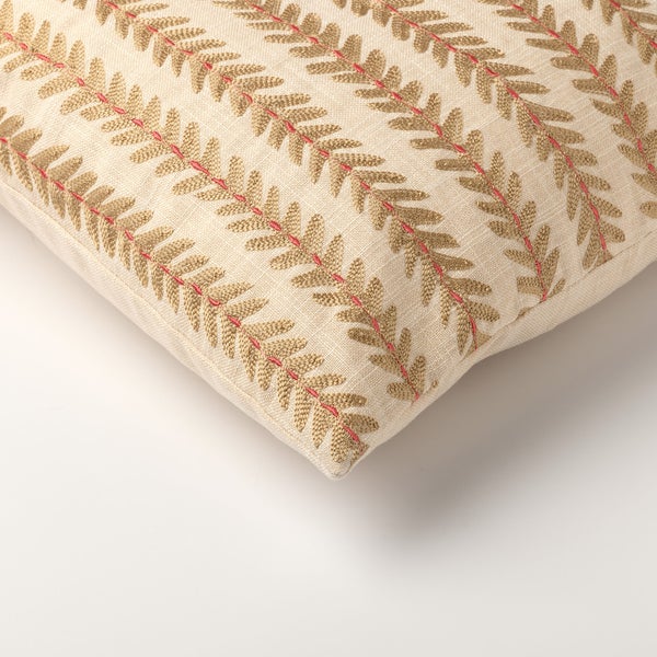 Dekokissen mit Blattmuster