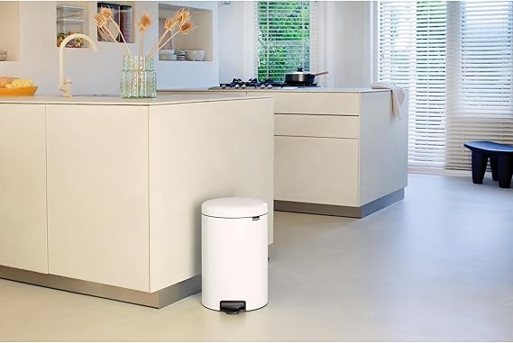 Brabantia Klassischer Tretmülleimer Mit Soft Verschluss 20 Liter HxBxT 46,7 x 29 x 38 cm Metall Weiß